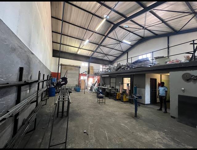 279M² WAREHOUSE TO LET IN LASER PARK